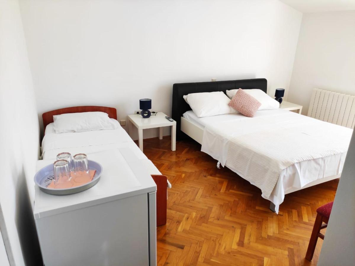 Guesthouse Varnica Kaštel Lukšić Exteriör bild