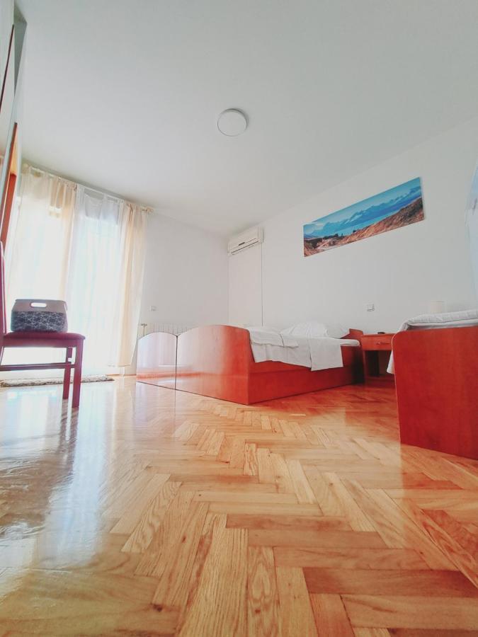 Guesthouse Varnica Kaštel Lukšić Exteriör bild