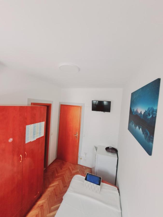 Guesthouse Varnica Kaštel Lukšić Exteriör bild