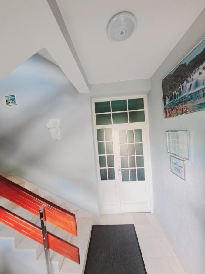 Guesthouse Varnica Kaštel Lukšić Exteriör bild