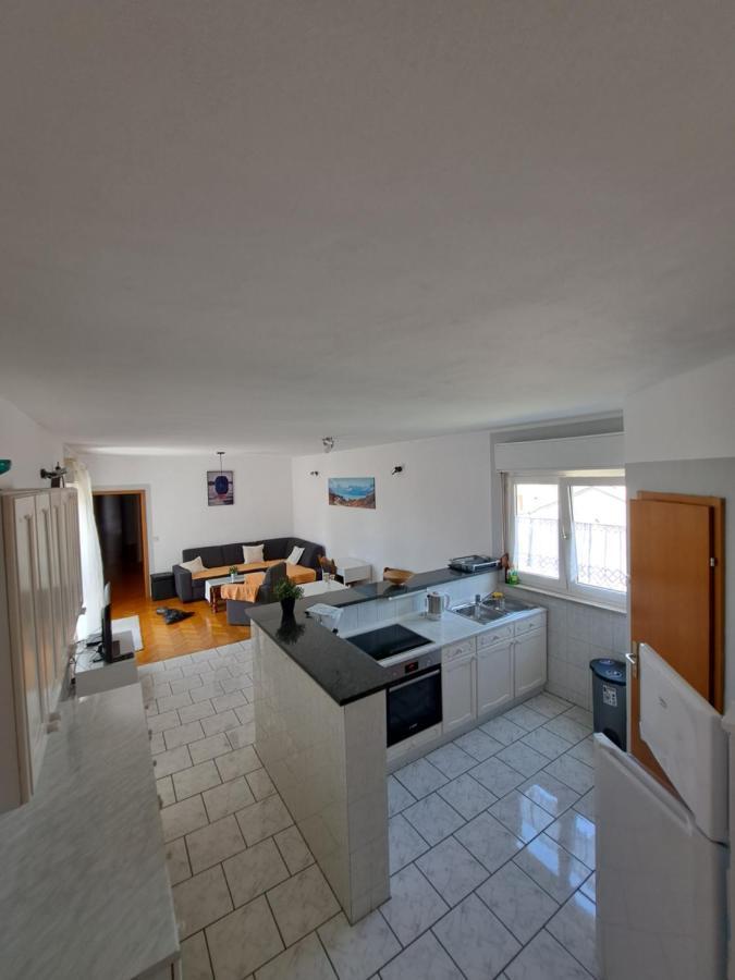 Guesthouse Varnica Kaštel Lukšić Exteriör bild