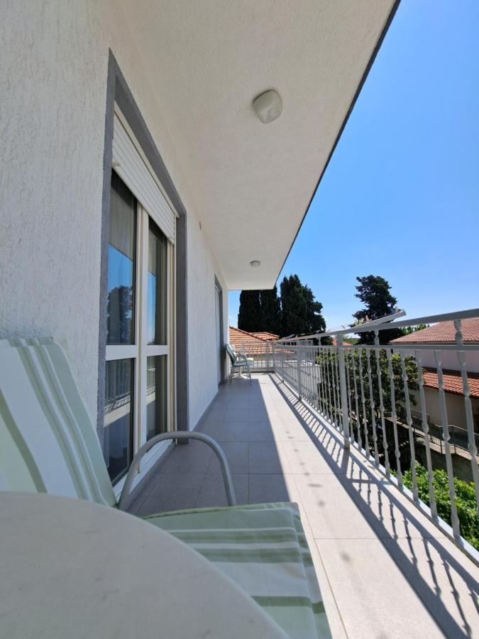 Guesthouse Varnica Kaštel Lukšić Exteriör bild