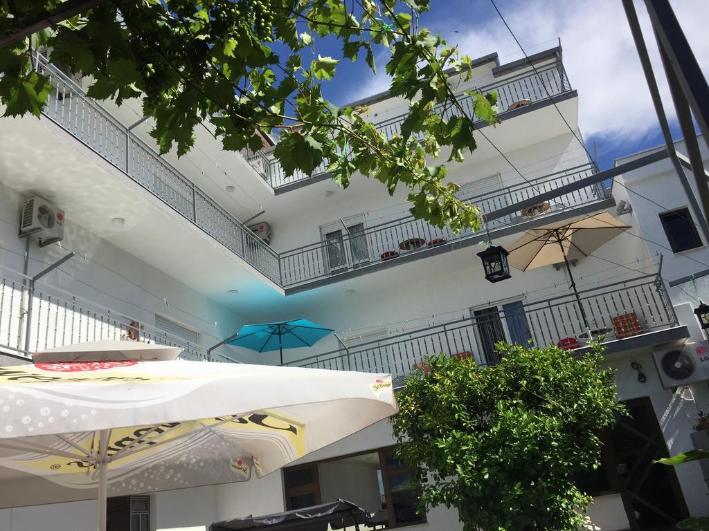 Guesthouse Varnica Kaštel Lukšić Exteriör bild