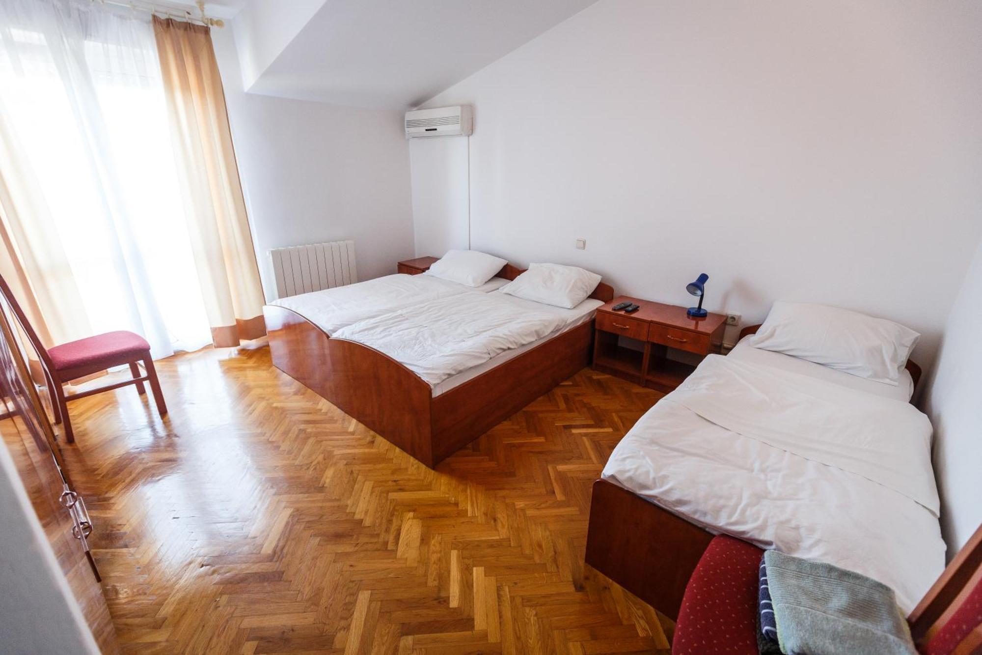 Guesthouse Varnica Kaštel Lukšić Exteriör bild