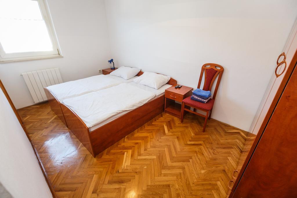 Guesthouse Varnica Kaštel Lukšić Rum bild