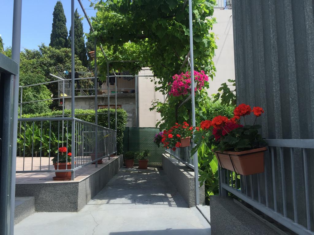 Guesthouse Varnica Kaštel Lukšić Exteriör bild