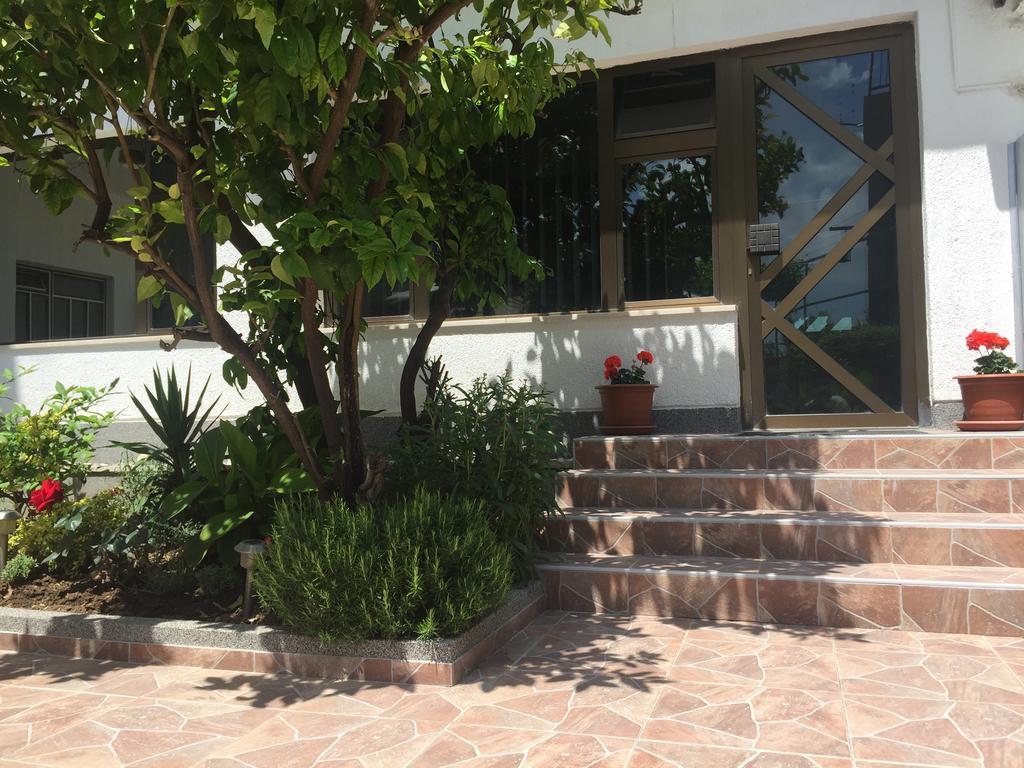 Guesthouse Varnica Kaštel Lukšić Exteriör bild