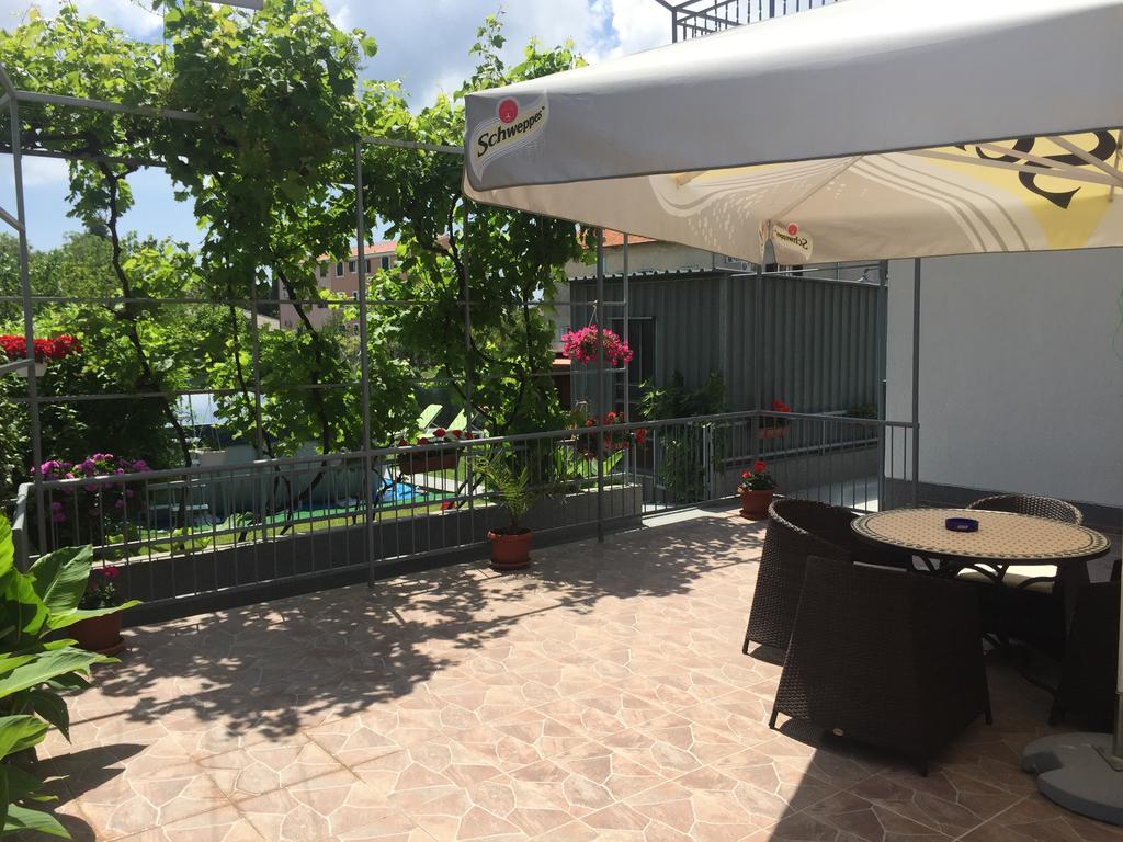 Guesthouse Varnica Kaštel Lukšić Exteriör bild