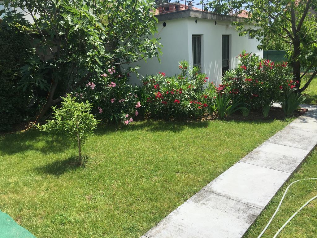 Guesthouse Varnica Kaštel Lukšić Exteriör bild