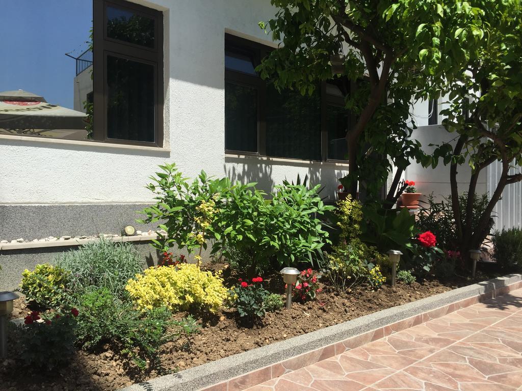 Guesthouse Varnica Kaštel Lukšić Exteriör bild