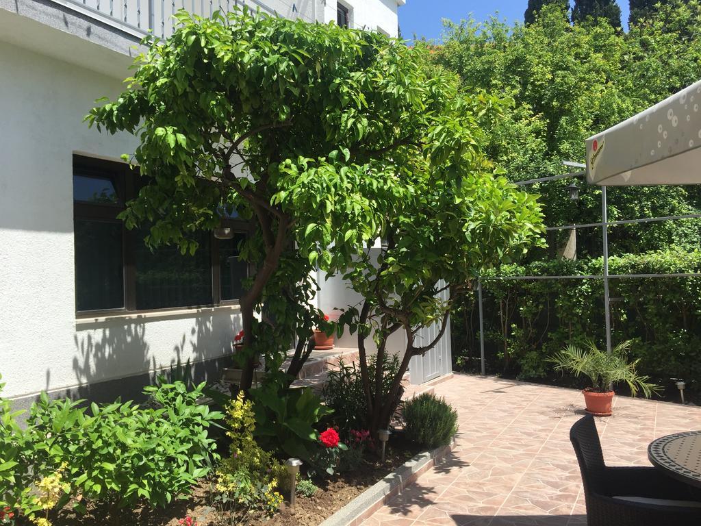 Guesthouse Varnica Kaštel Lukšić Exteriör bild