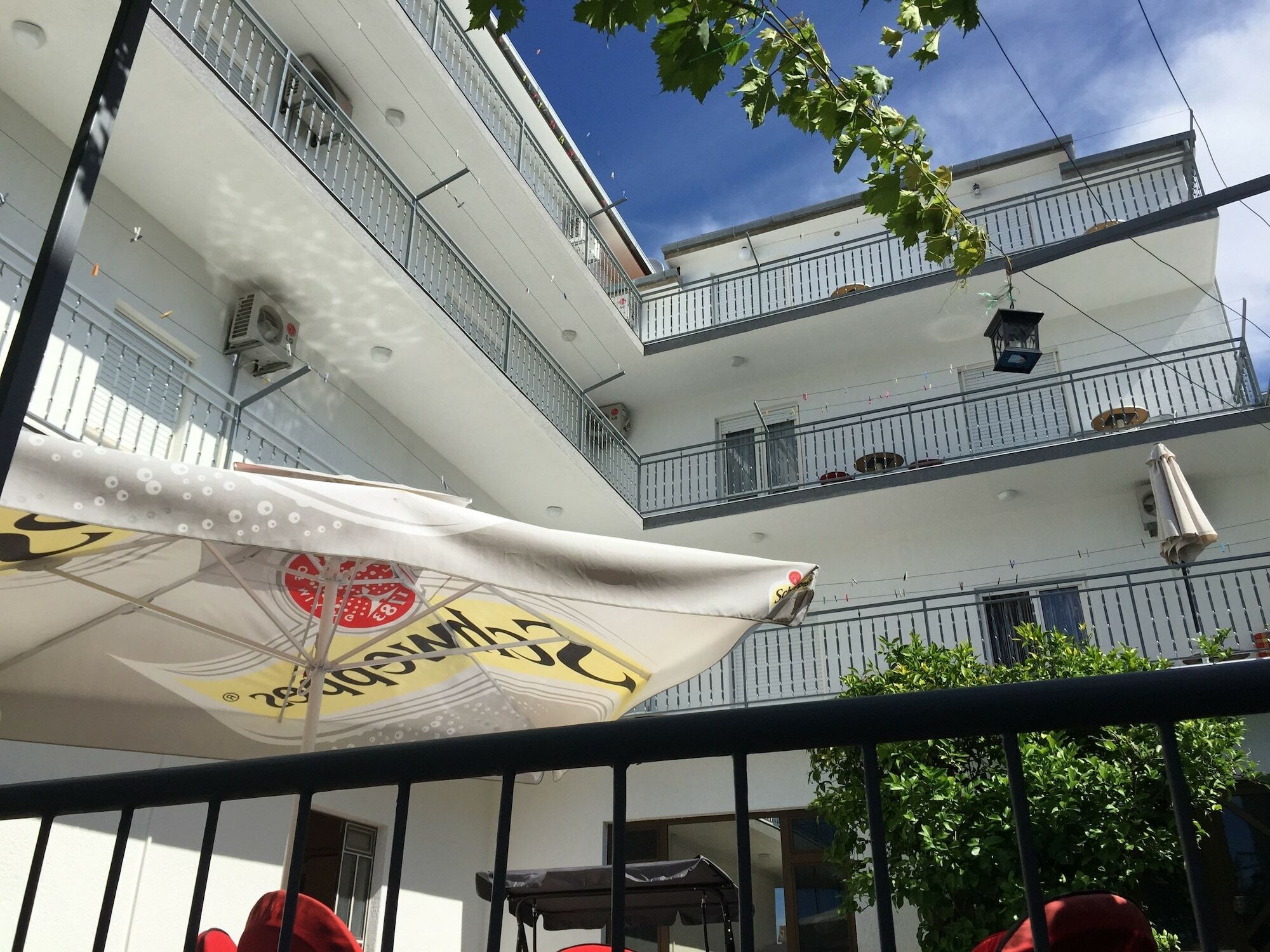 Guesthouse Varnica Kaštel Lukšić Exteriör bild
