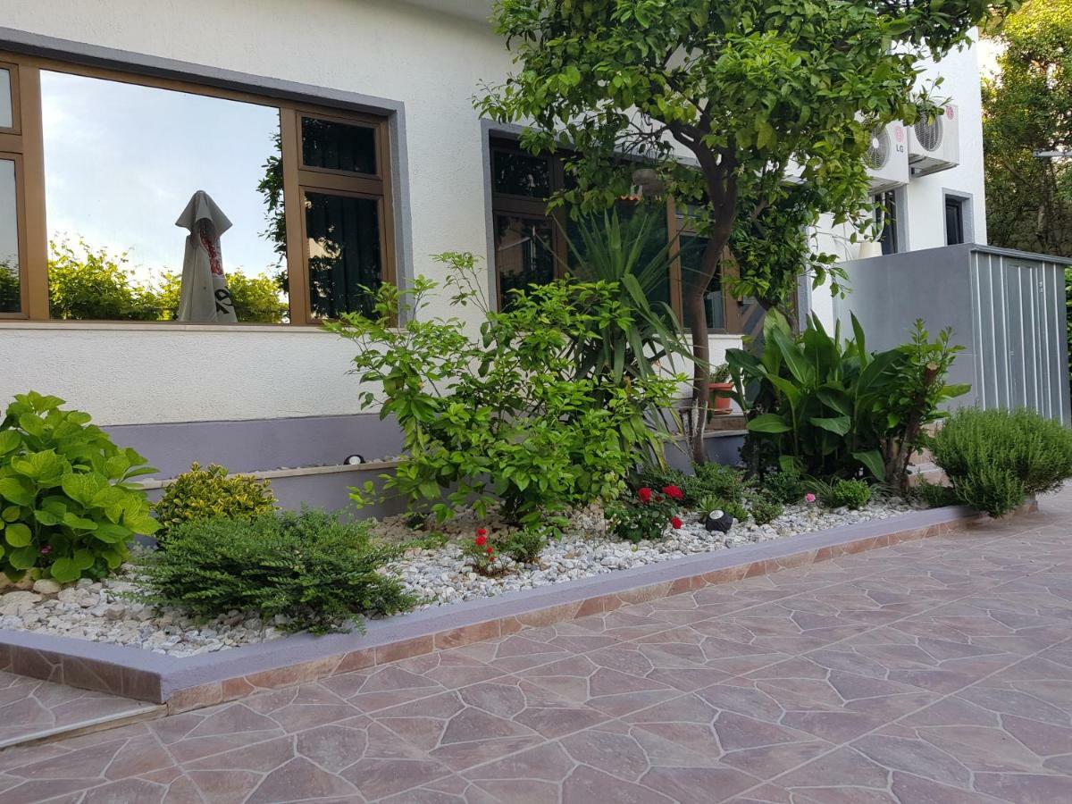 Guesthouse Varnica Kaštel Lukšić Exteriör bild