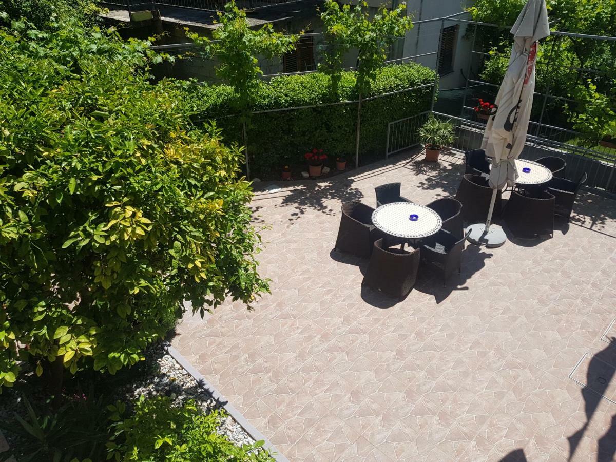 Guesthouse Varnica Kaštel Lukšić Exteriör bild