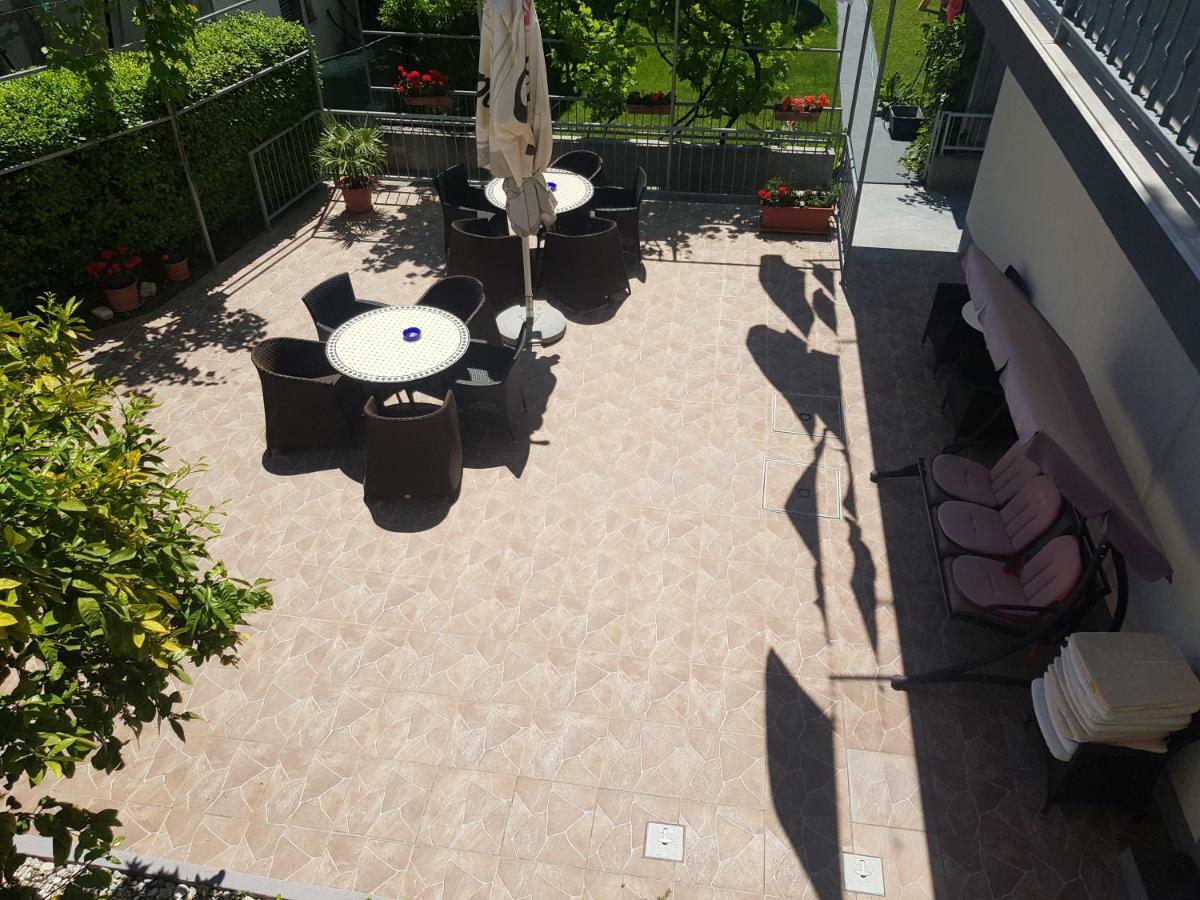 Guesthouse Varnica Kaštel Lukšić Exteriör bild