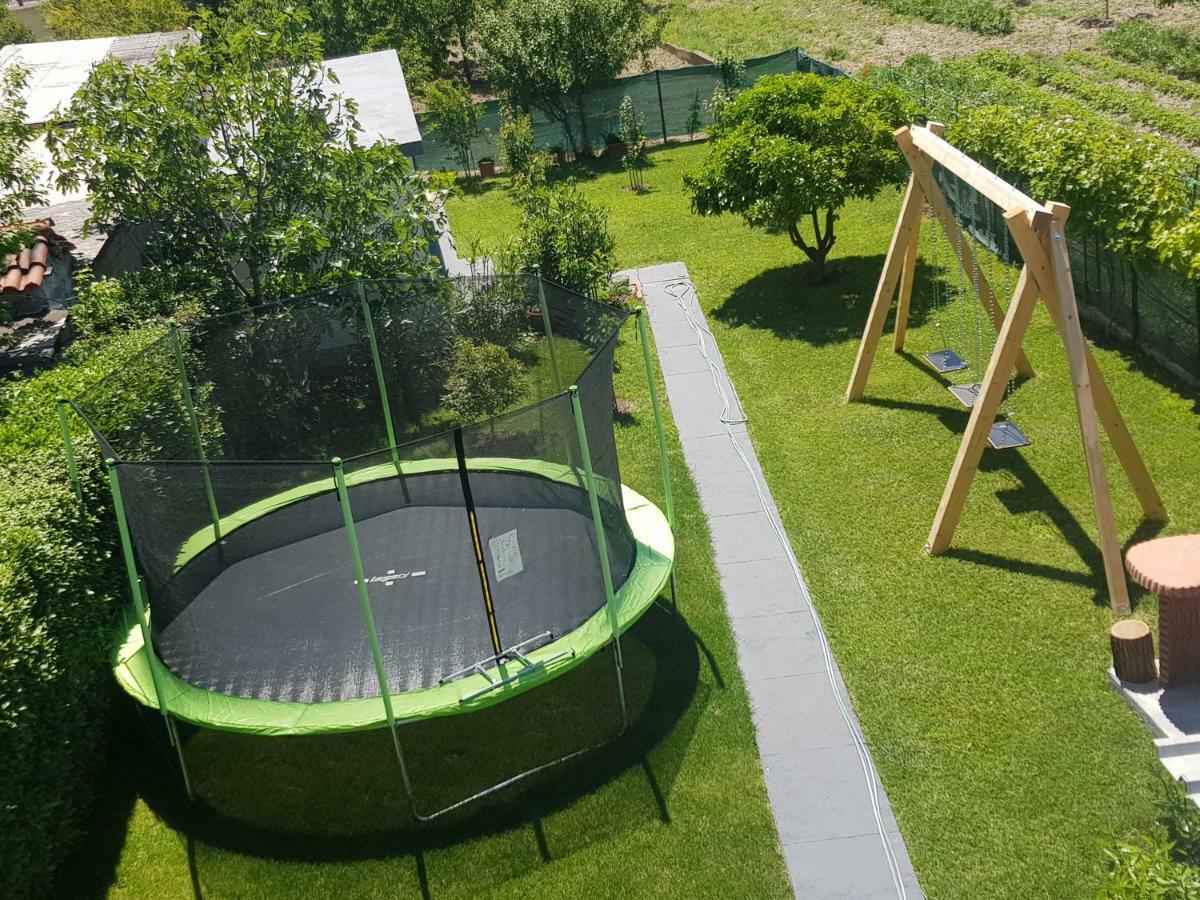 Guesthouse Varnica Kaštel Lukšić Exteriör bild