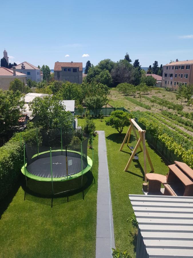 Guesthouse Varnica Kaštel Lukšić Exteriör bild